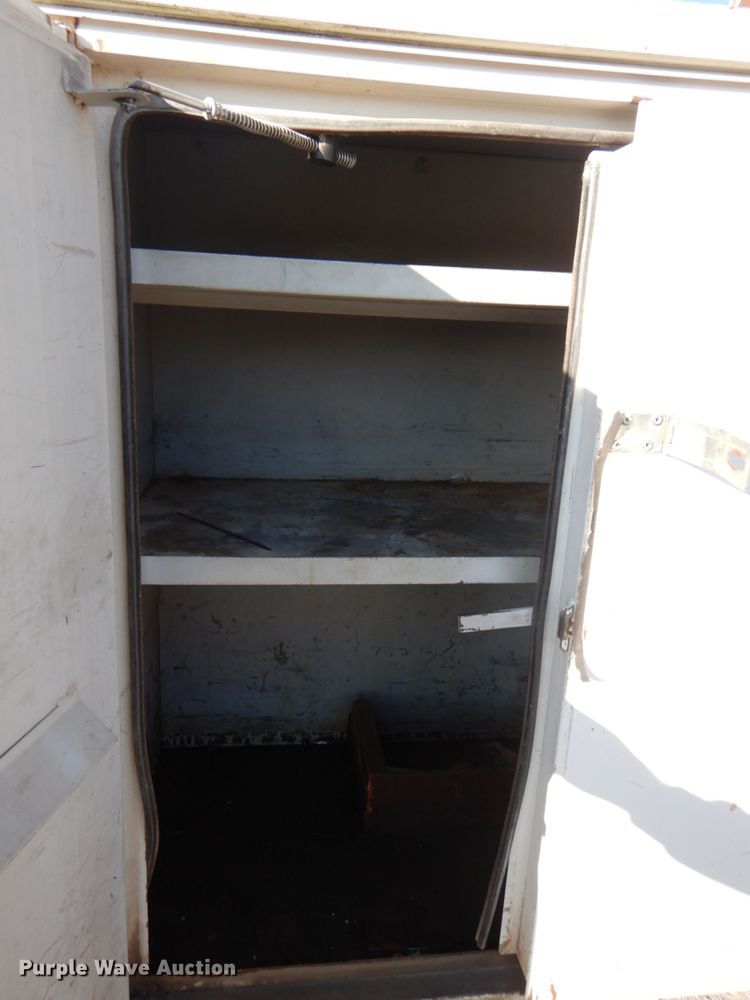 image for item GG9274 2003 International 4300  bucket truck