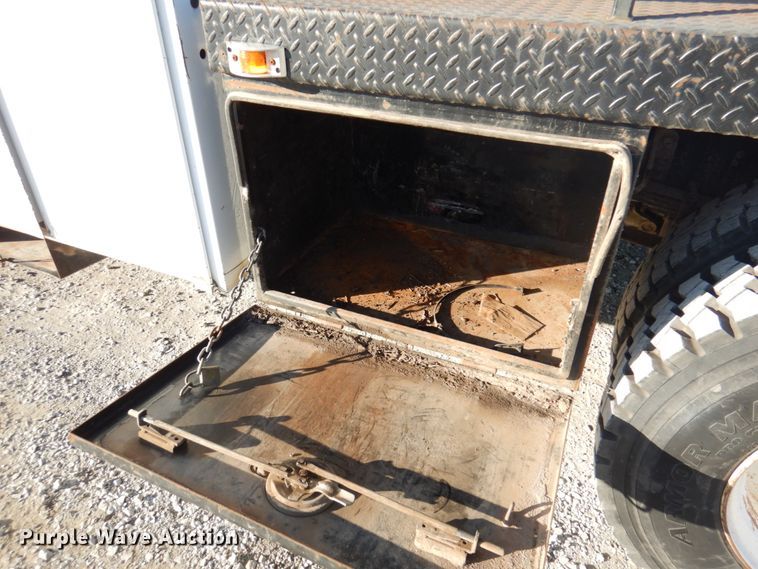 image for item GG9274 2003 International 4300  bucket truck