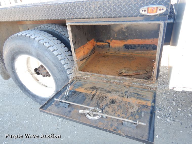 image for item GG9274 2003 International 4300  bucket truck