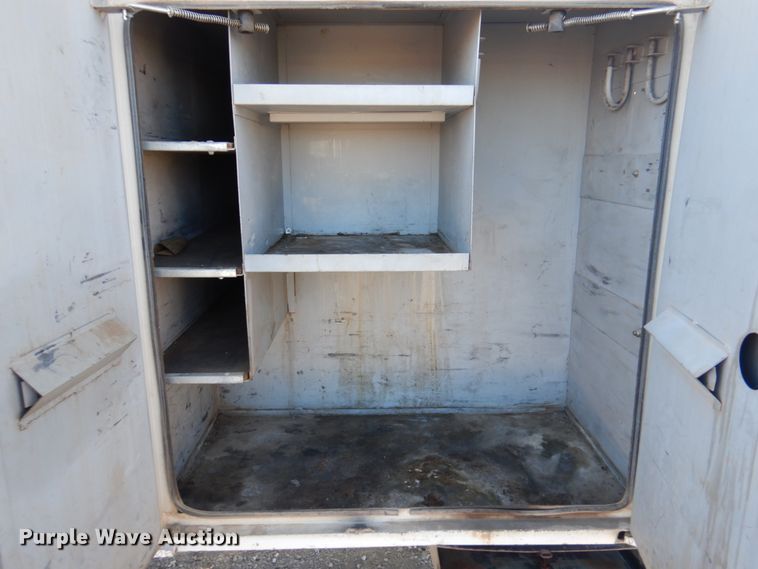 image for item GG9274 2003 International 4300  bucket truck