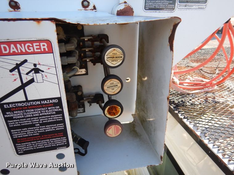 image for item GG9274 2003 International 4300  bucket truck