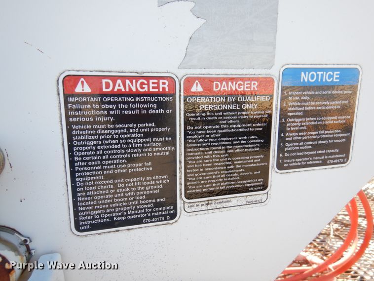 image for item GG9274 2003 International 4300  bucket truck