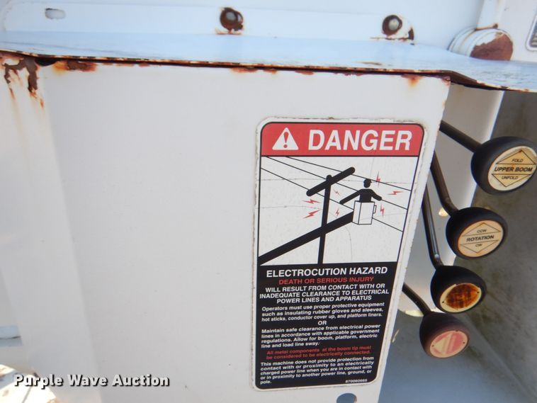 image for item GG9274 2003 International 4300  bucket truck