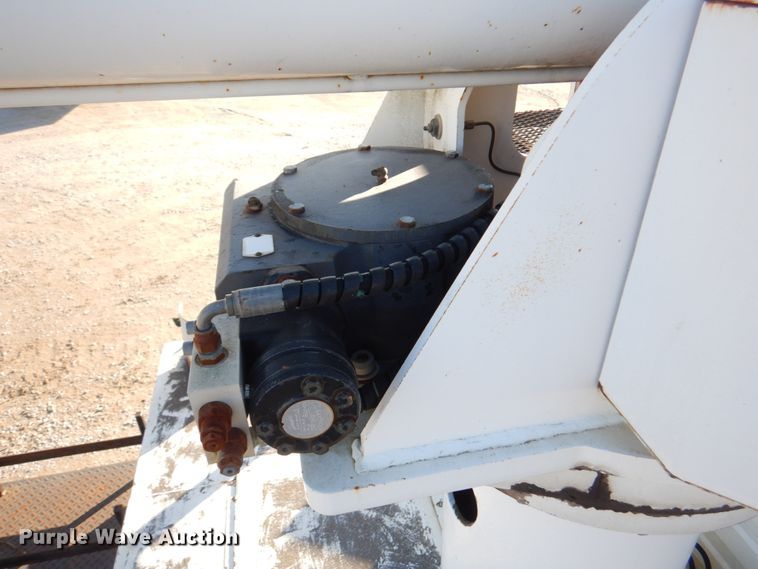 image for item GG9274 2003 International 4300  bucket truck