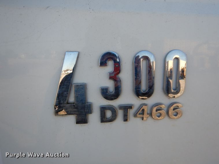 image for item GG9274 2003 International 4300  bucket truck