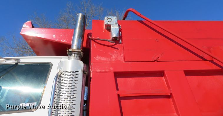 image for item GT9521 2006 Sterling LT9500  dump truck