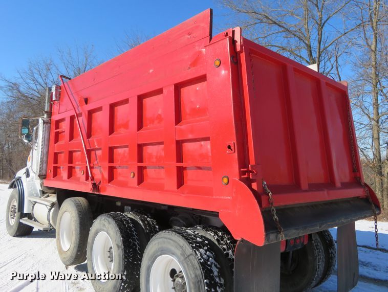 image for item GT9521 2006 Sterling LT9500  dump truck