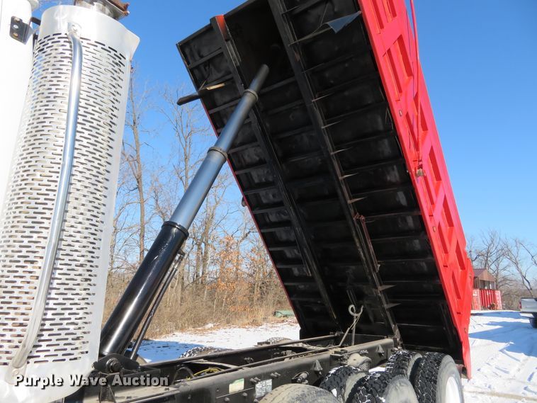 image for item GT9521 2006 Sterling LT9500  dump truck