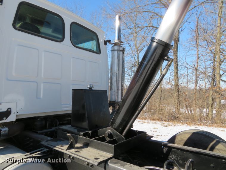 image for item GT9521 2006 Sterling LT9500  dump truck