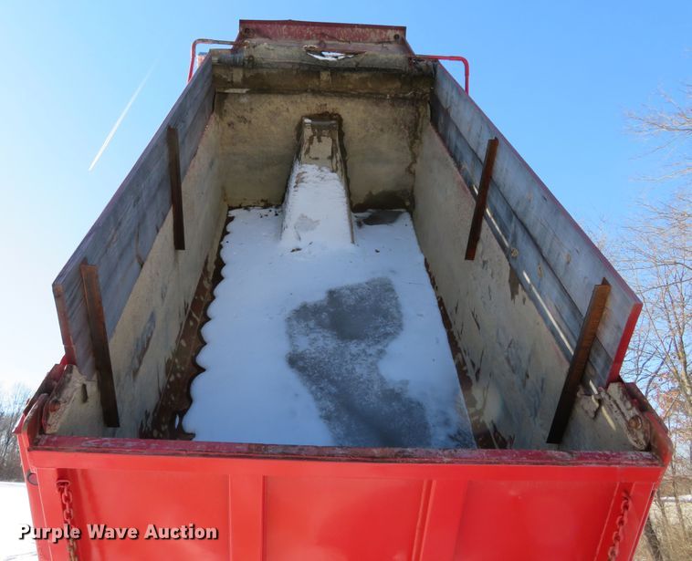 image for item GT9521 2006 Sterling LT9500  dump truck