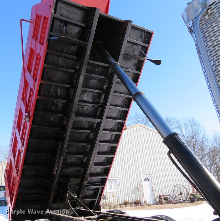 image for item GT9521 2006 Sterling LT9500  dump truck