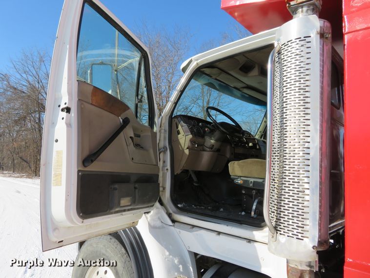 image for item GT9521 2006 Sterling LT9500  dump truck