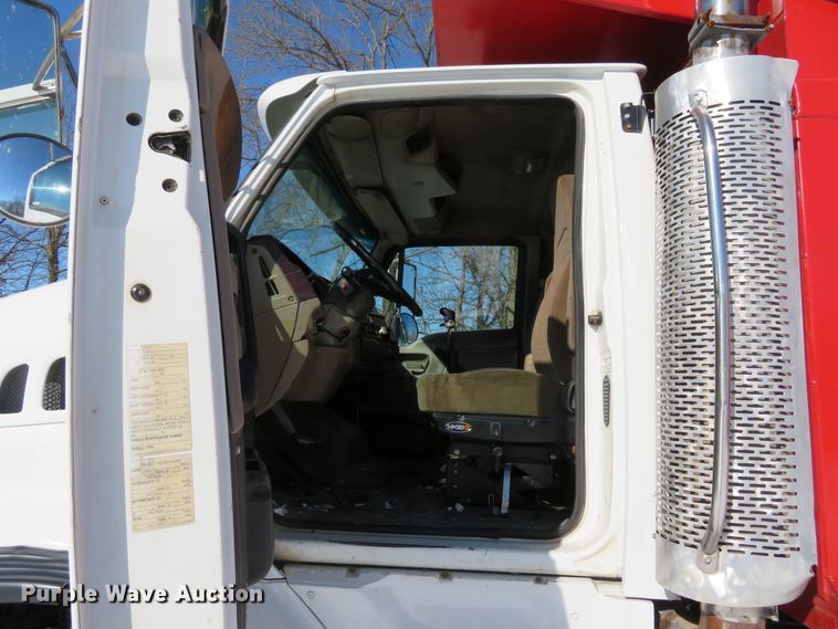 image for item GT9521 2006 Sterling LT9500  dump truck