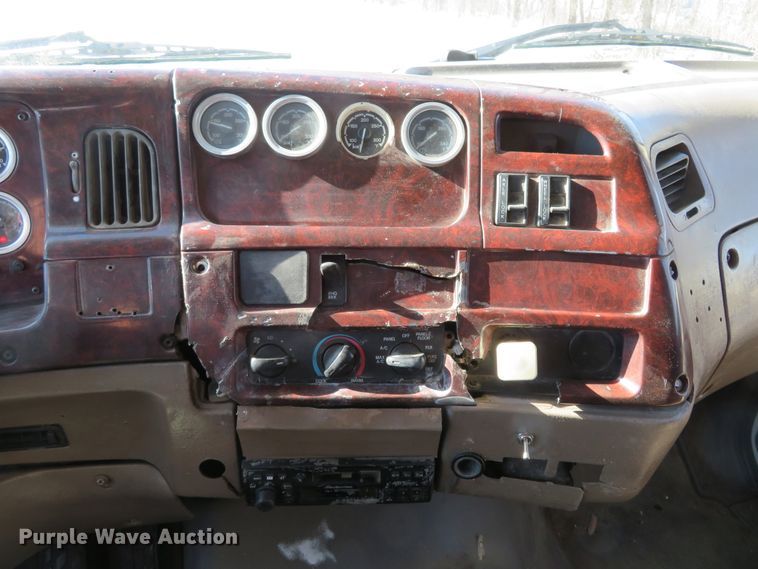 image for item GT9521 2006 Sterling LT9500  dump truck