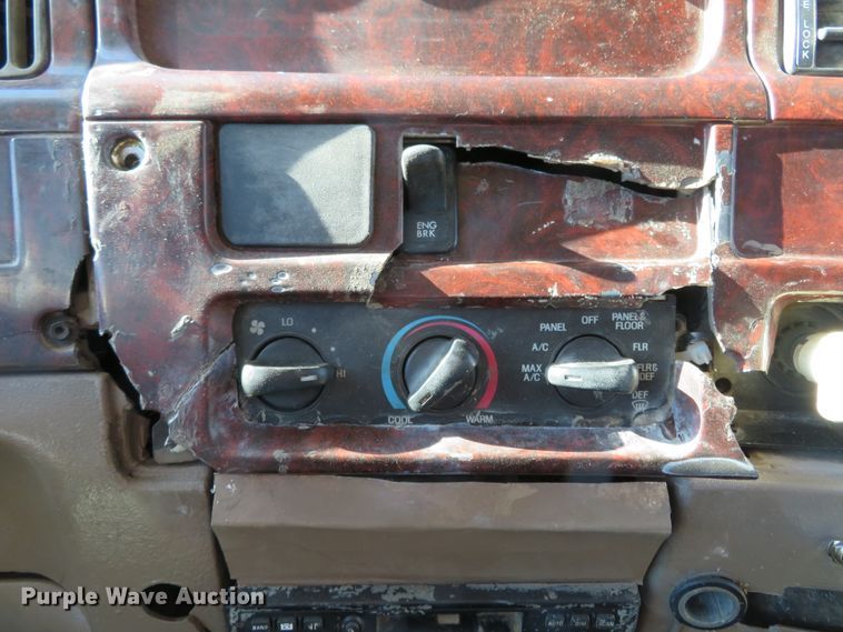 image for item GT9521 2006 Sterling LT9500  dump truck