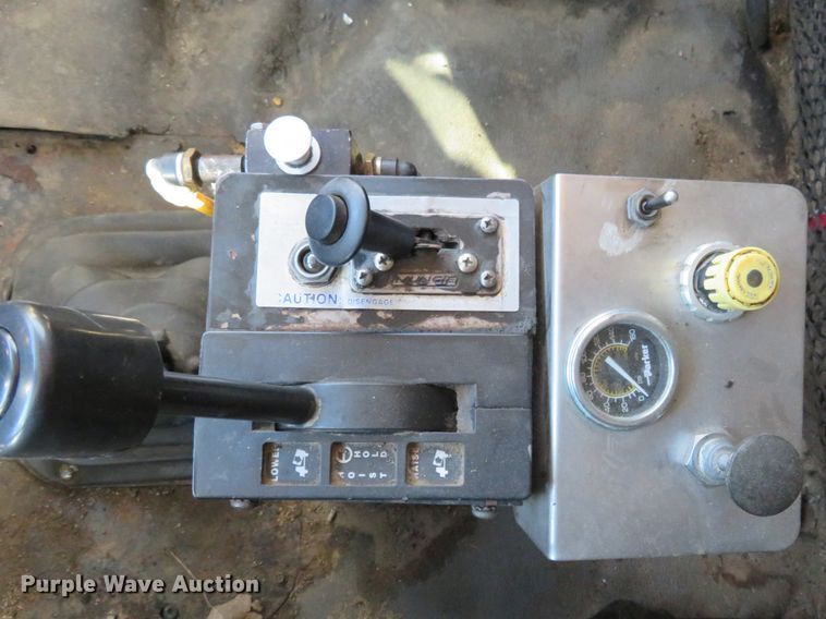 image for item GT9521 2006 Sterling LT9500  dump truck