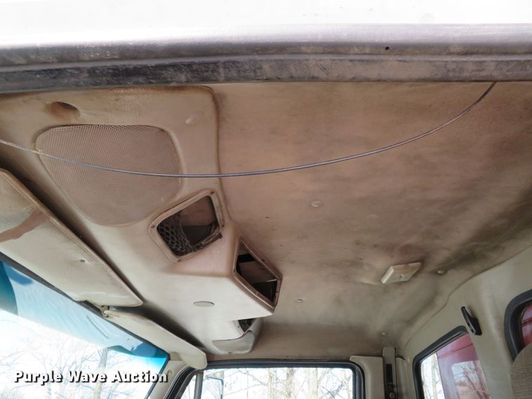 image for item GT9521 2006 Sterling LT9500  dump truck