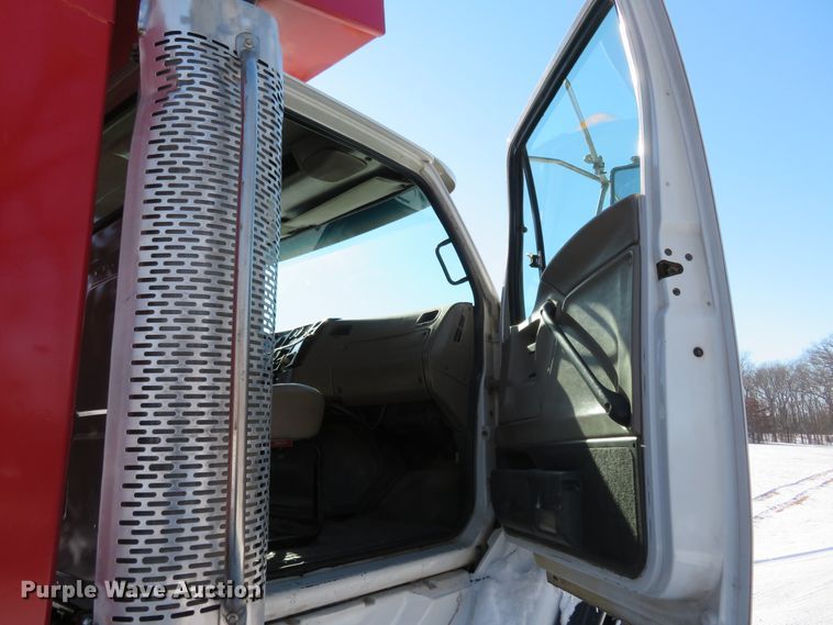 image for item GT9521 2006 Sterling LT9500  dump truck