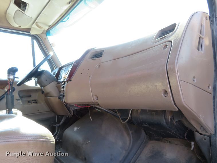 image for item GT9521 2006 Sterling LT9500  dump truck