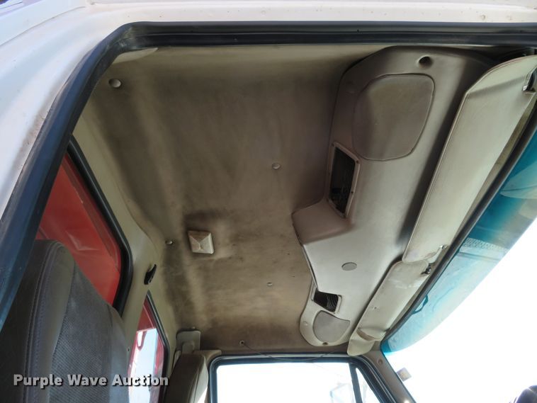 image for item GT9521 2006 Sterling LT9500  dump truck