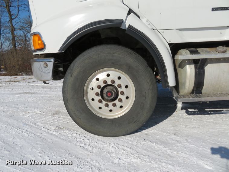 image for item GT9521 2006 Sterling LT9500  dump truck