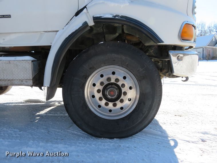 image for item GT9521 2006 Sterling LT9500  dump truck