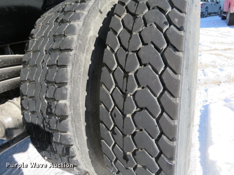 image for item GT9521 2006 Sterling LT9500  dump truck