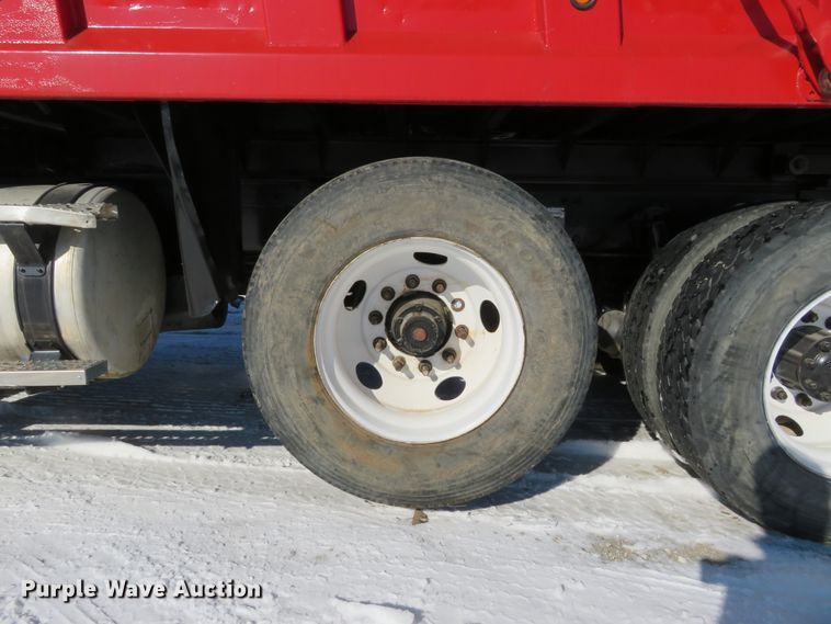 image for item GT9521 2006 Sterling LT9500  dump truck