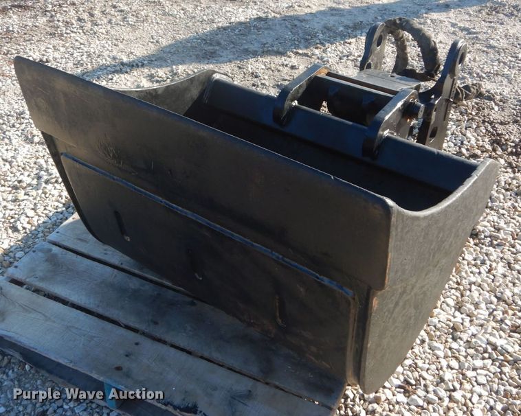 image for item GT9544 34"W excavator bucket
