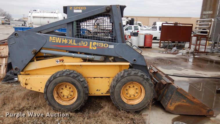 image for item HD9231 2001 New Holland LS180  skid steer loader