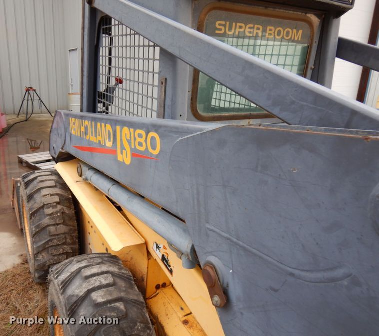 image for item HD9231 2001 New Holland LS180  skid steer loader