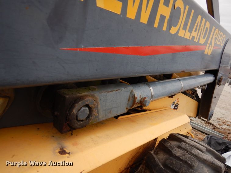 image for item HD9231 2001 New Holland LS180  skid steer loader