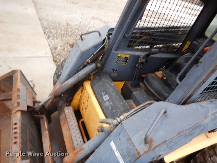 image for item HD9231 2001 New Holland LS180  skid steer loader