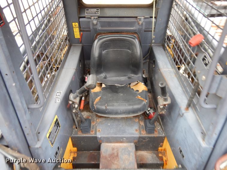 image for item HD9231 2001 New Holland LS180  skid steer loader