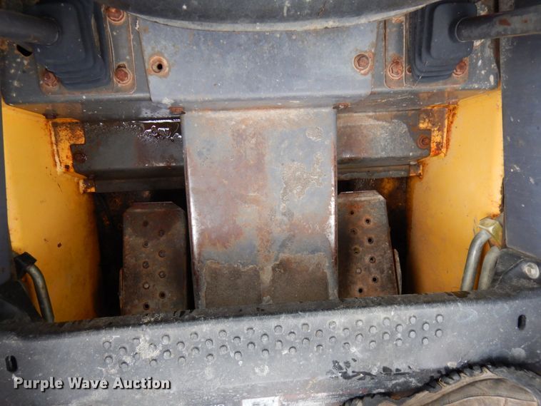 image for item HD9231 2001 New Holland LS180  skid steer loader