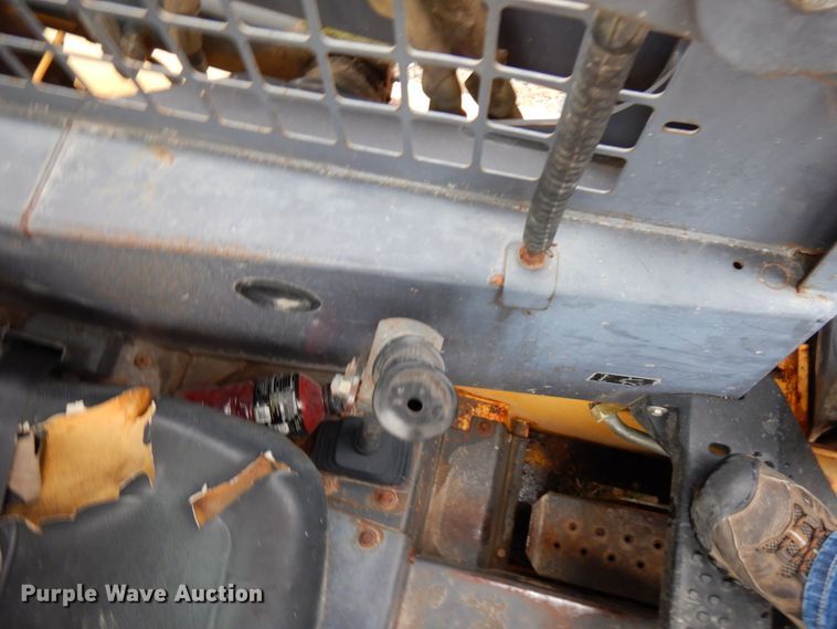 image for item HD9231 2001 New Holland LS180  skid steer loader