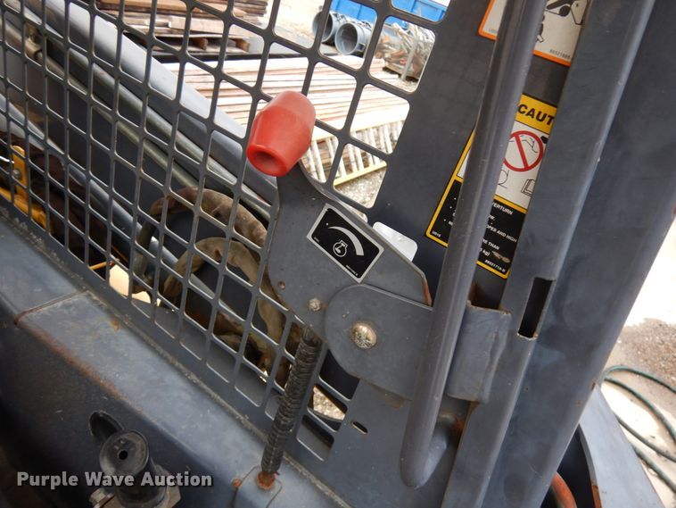 image for item HD9231 2001 New Holland LS180  skid steer loader