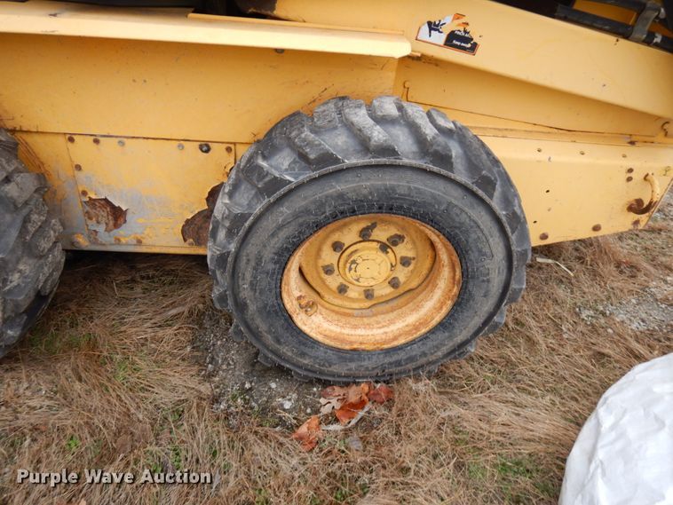 image for item HD9231 2001 New Holland LS180  skid steer loader