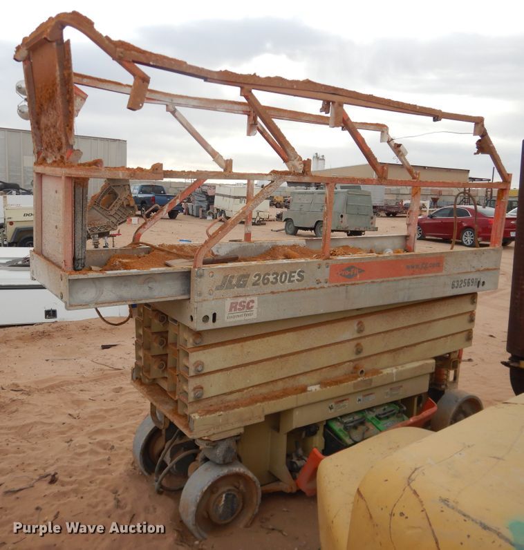 image for item HI9022 2003 JLG 2630ES  scissor lift