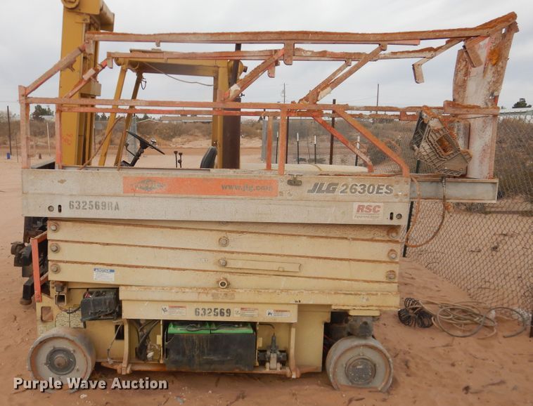 image for item HI9022 2003 JLG 2630ES  scissor lift