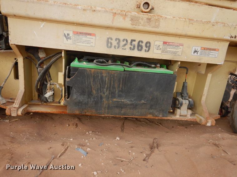 image for item HI9022 2003 JLG 2630ES  scissor lift