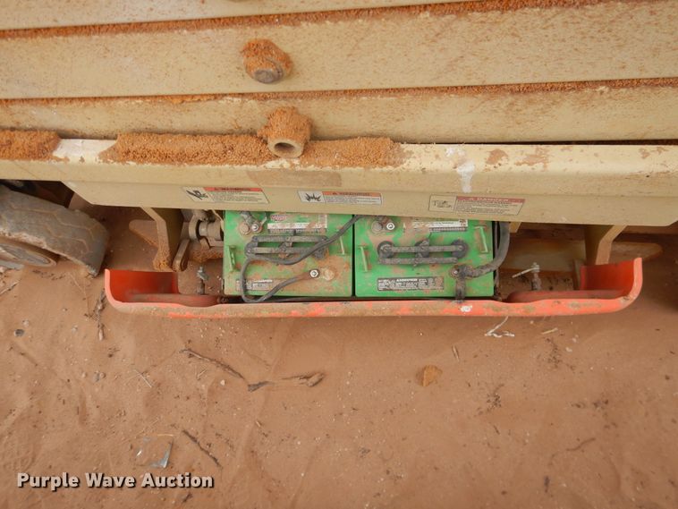 image for item HI9022 2003 JLG 2630ES  scissor lift