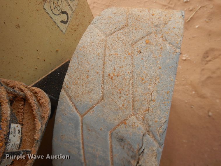 image for item HI9022 2003 JLG 2630ES  scissor lift