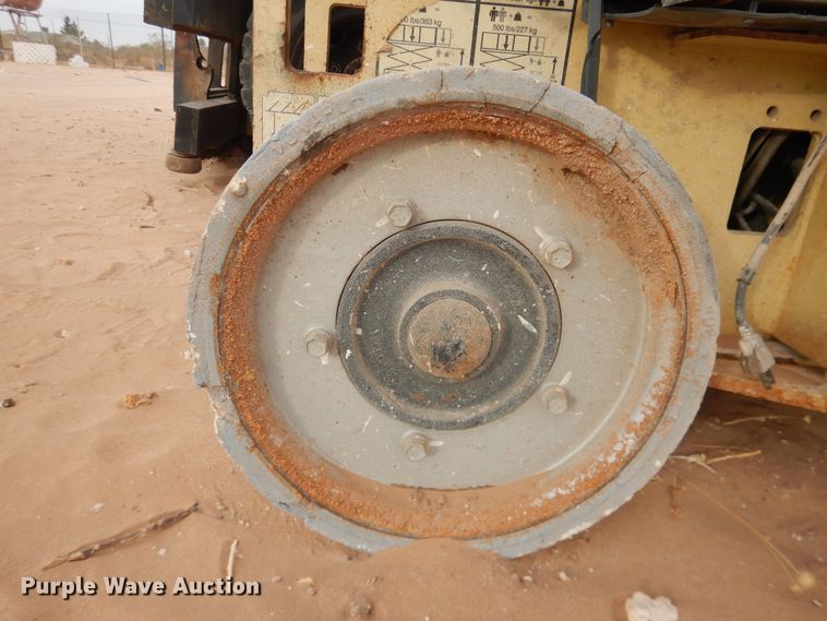 image for item HI9022 2003 JLG 2630ES  scissor lift