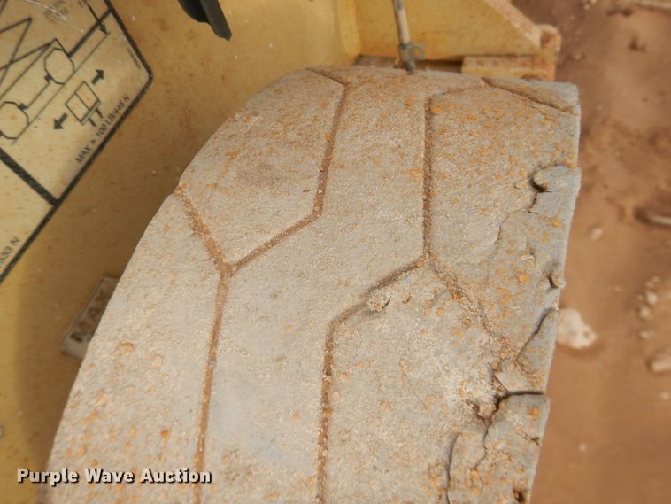 image for item HI9022 2003 JLG 2630ES  scissor lift