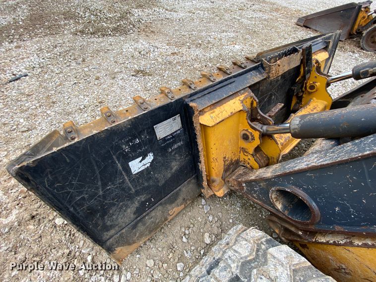 image for item HR9349 2012 John Deere 323DT  tracked skid steer loader