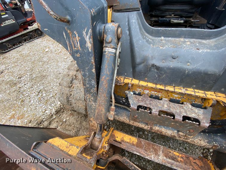 image for item HR9350 2012 John Deere 323D  tracked skid steer loader