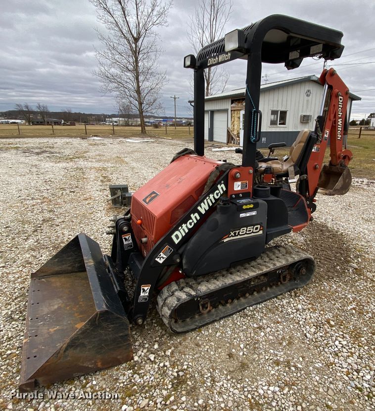 image for item HR9351 2006 Ditch Witch XT850  mini excavator / tool carrier