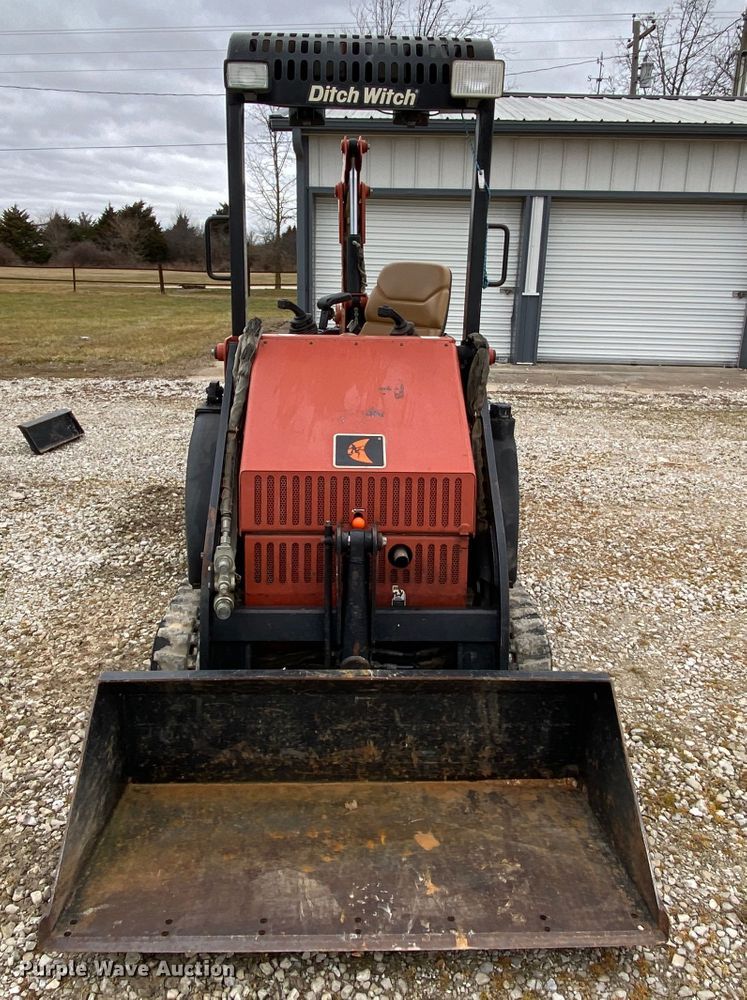 image for item HR9351 2006 Ditch Witch XT850  mini excavator / tool carrier