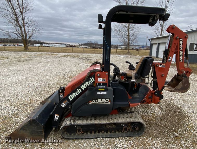 image for item HR9351 2006 Ditch Witch XT850  mini excavator / tool carrier